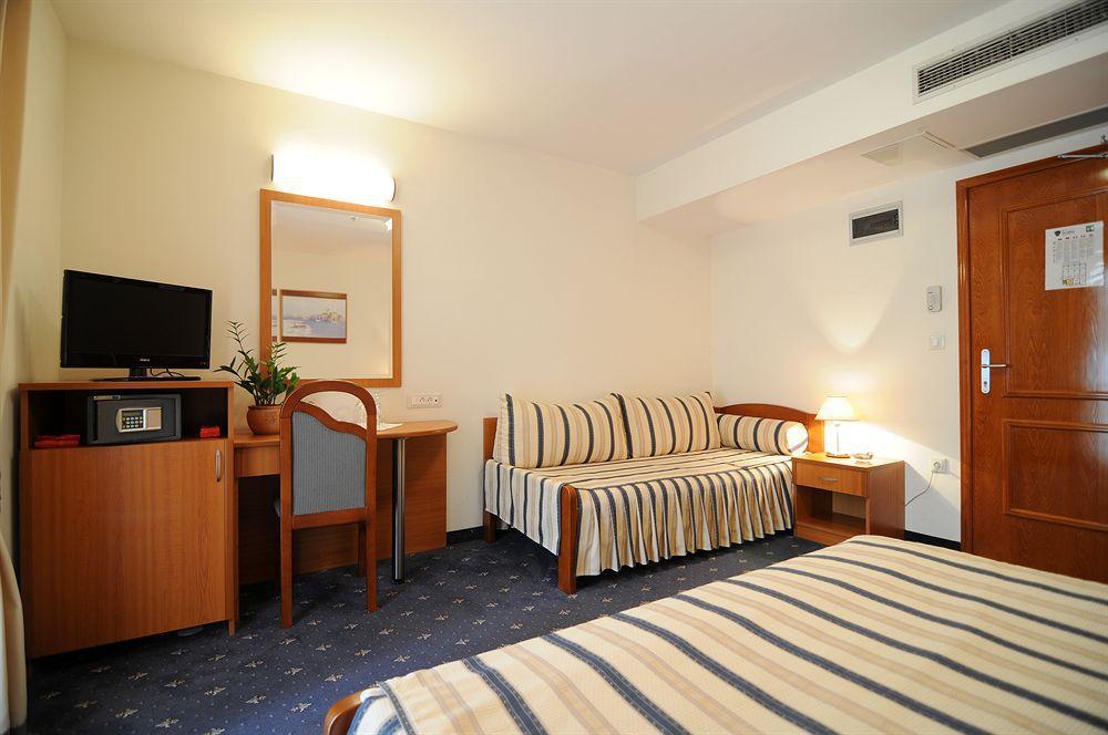Hotel Rosina Makarska Luaran gambar