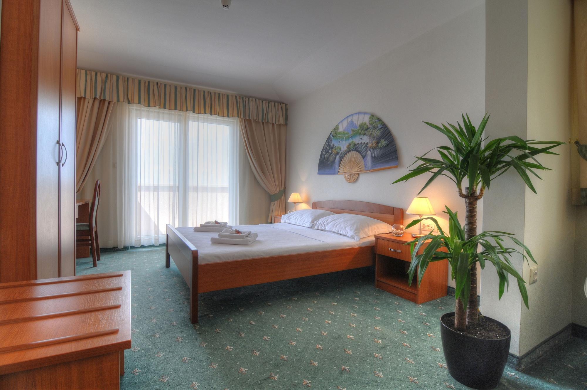 Hotel Rosina Makarska Luaran gambar