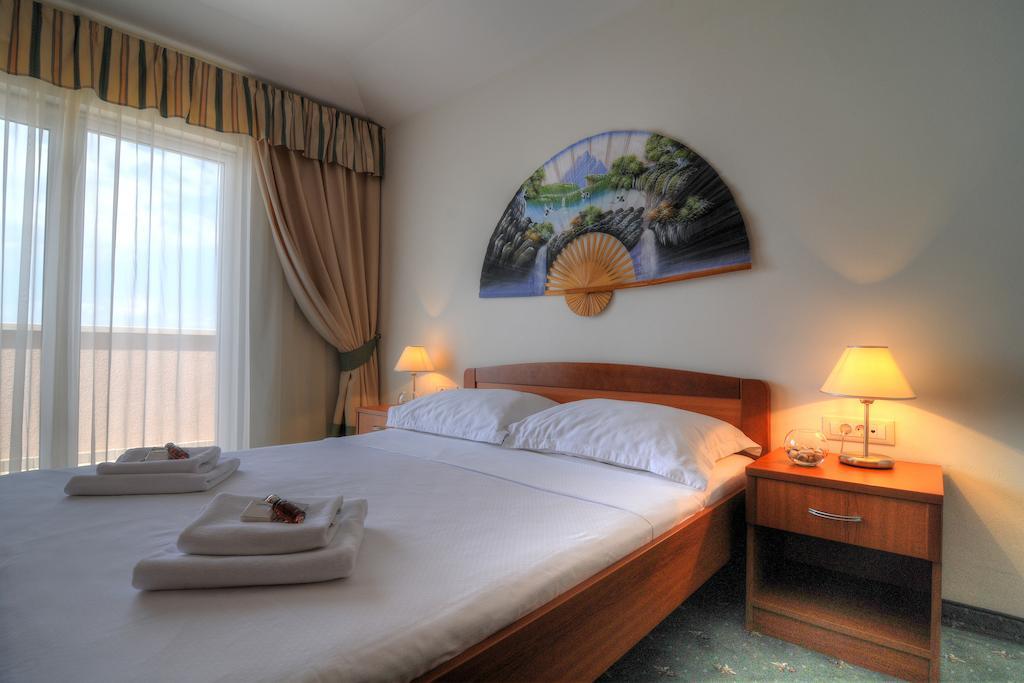 Hotel Rosina Makarska Luaran gambar