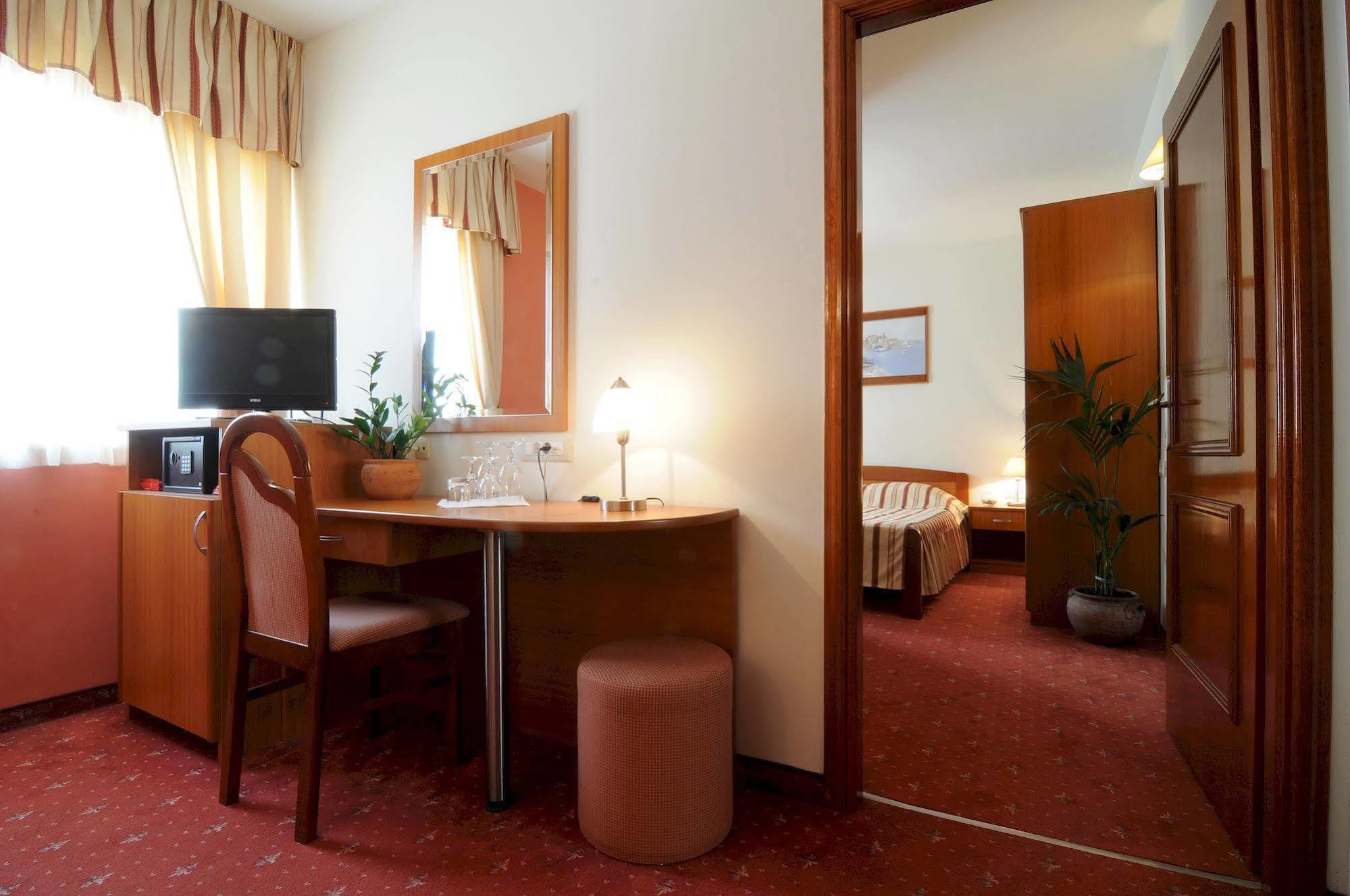 Hotel Rosina Makarska Luaran gambar